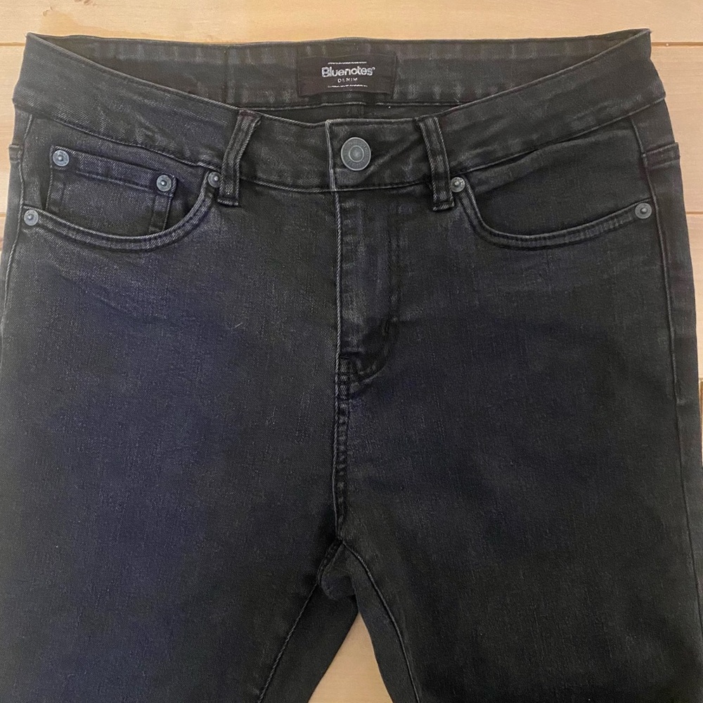 Bluenotes men’s black skinny jeans with stretch, 30 x 34
Excellent condition